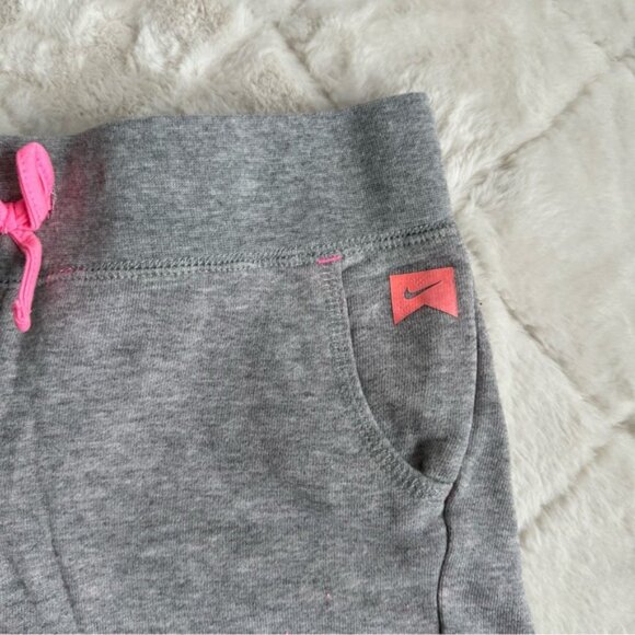 Nike | Vintage Terrycloth Cuffed Athletic Shorts | Size Medium (10-12 Years) - Picture 4 of 15